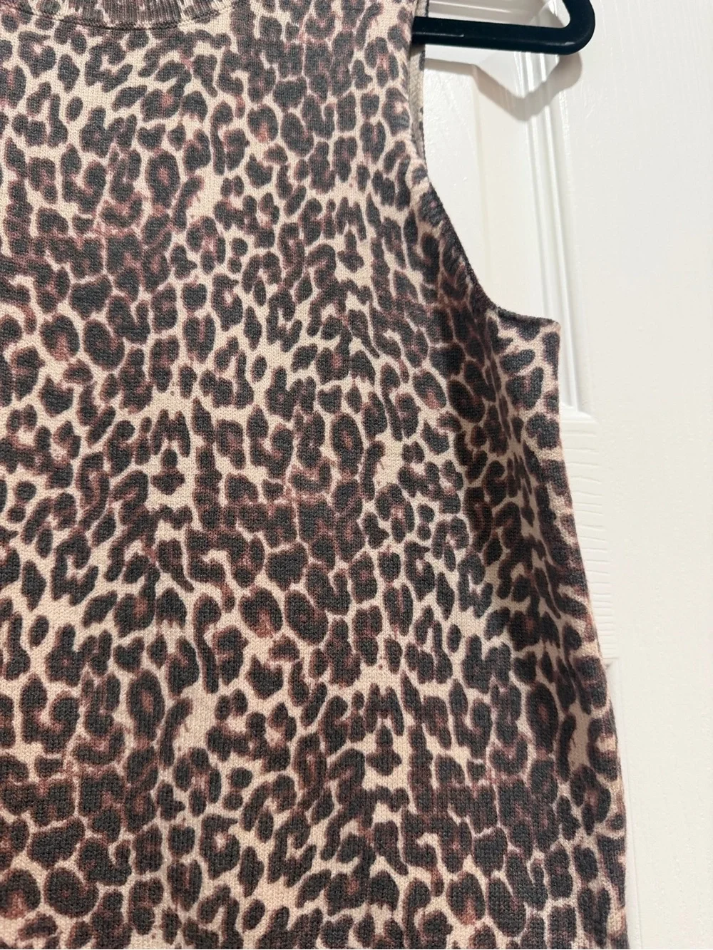 Evereve Brown Leopard Print Sleeveless sweater Top Size Small